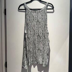 NWT Torrid Black & White Boat Neck Style Tank with Key Hole on Back - Size 3x